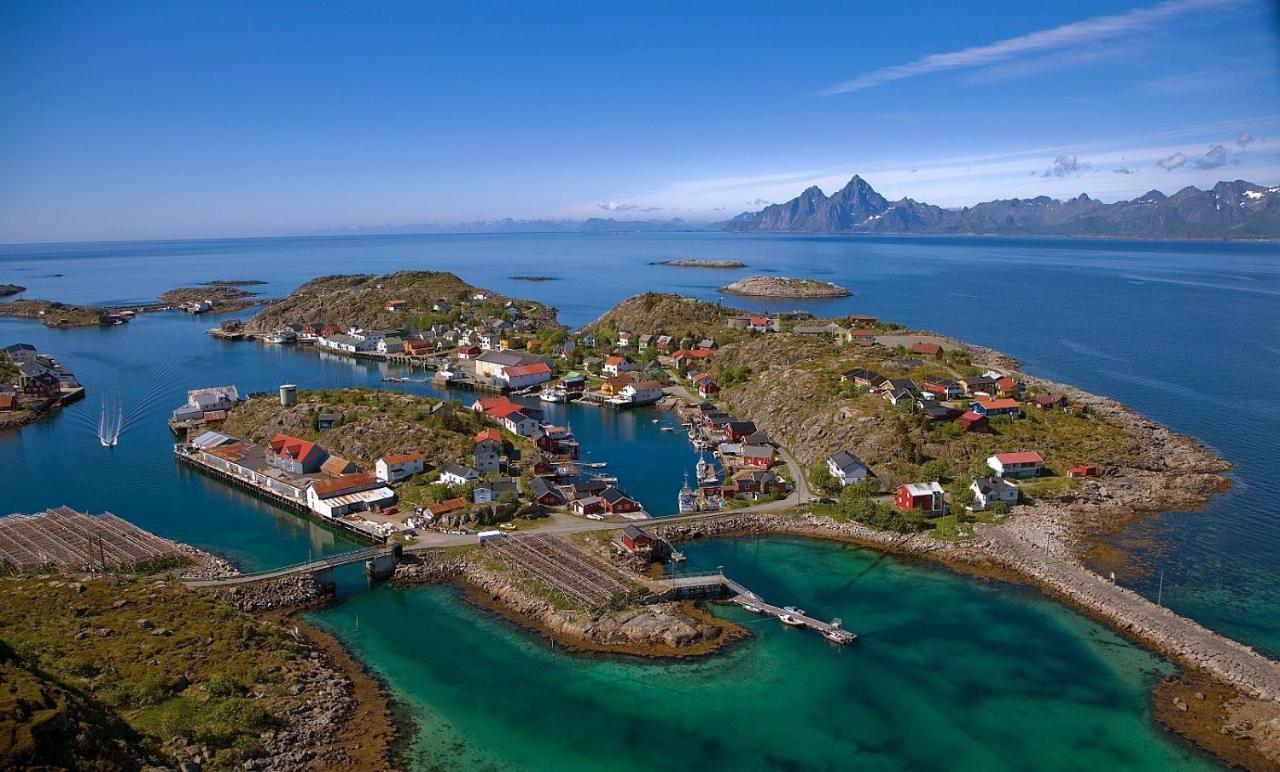 Heimbrygga Restaurant & Accommodation Skrova Exterior photo