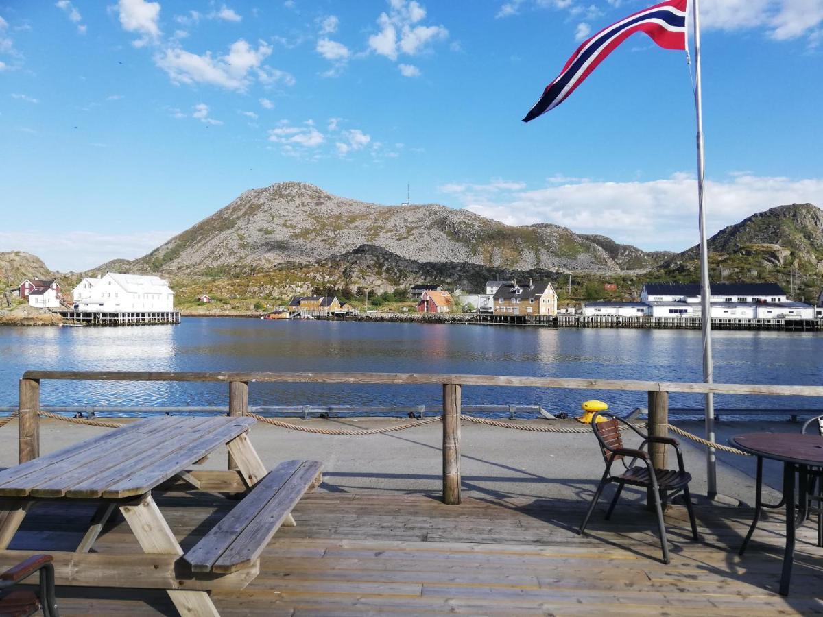 Heimbrygga Restaurant & Accommodation Skrova Exterior photo