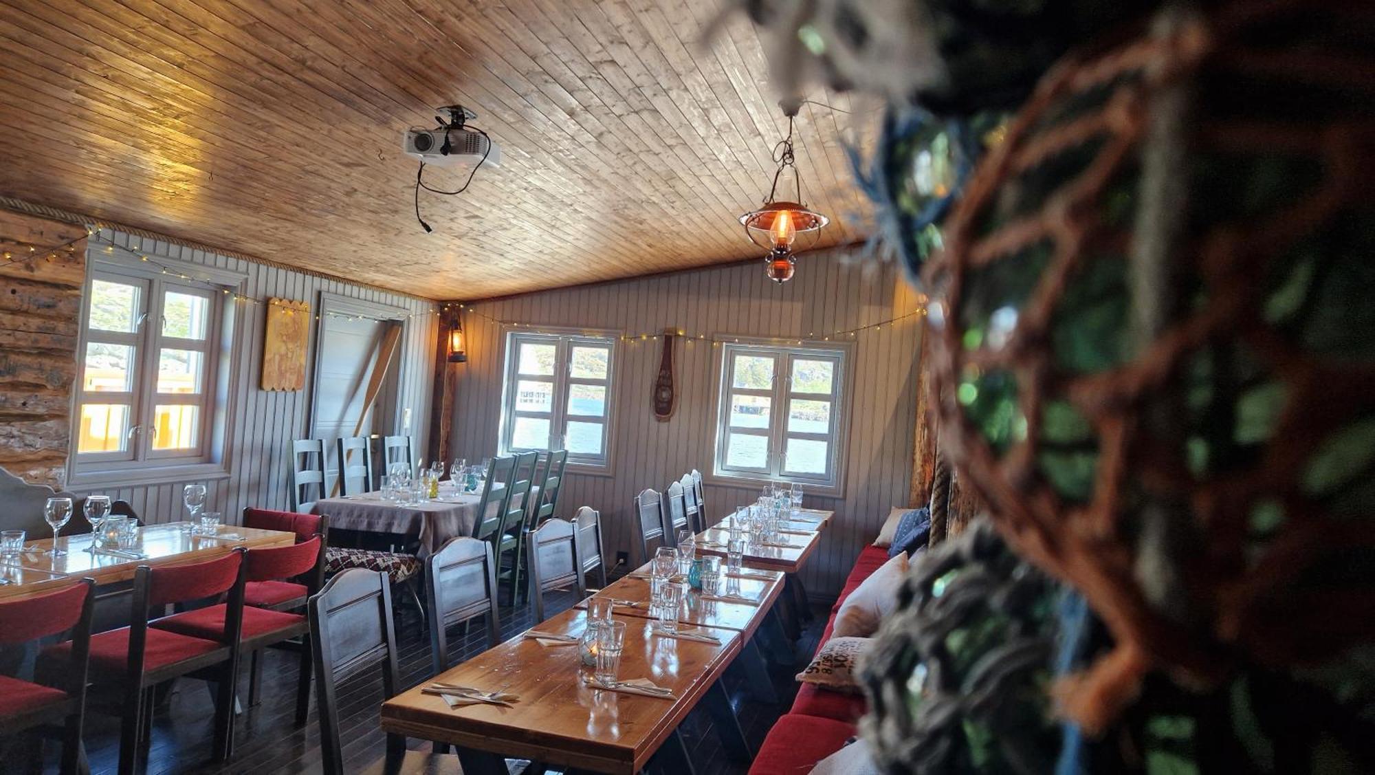 Heimbrygga Restaurant & Accommodation Skrova Exterior photo